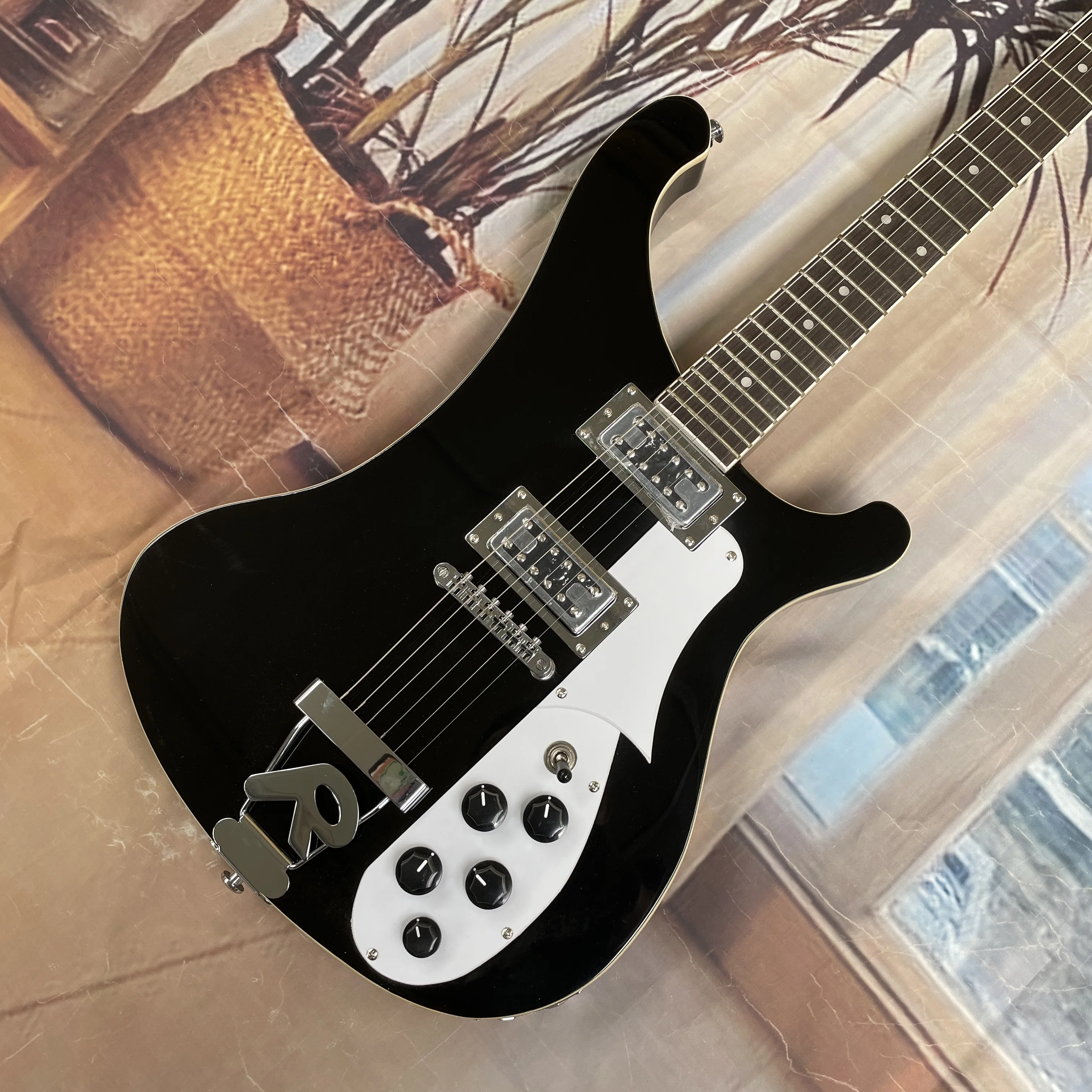 Simple blackelectricguitar,dualpickup stereooutput clear transparent soundguitars,suitable for beginnersadvanced playersguitarra
Simple blackelectricguitar,dualpickup stereooutput clear transparent soundguitars,suitable for beginnersadvanced playersguitarra