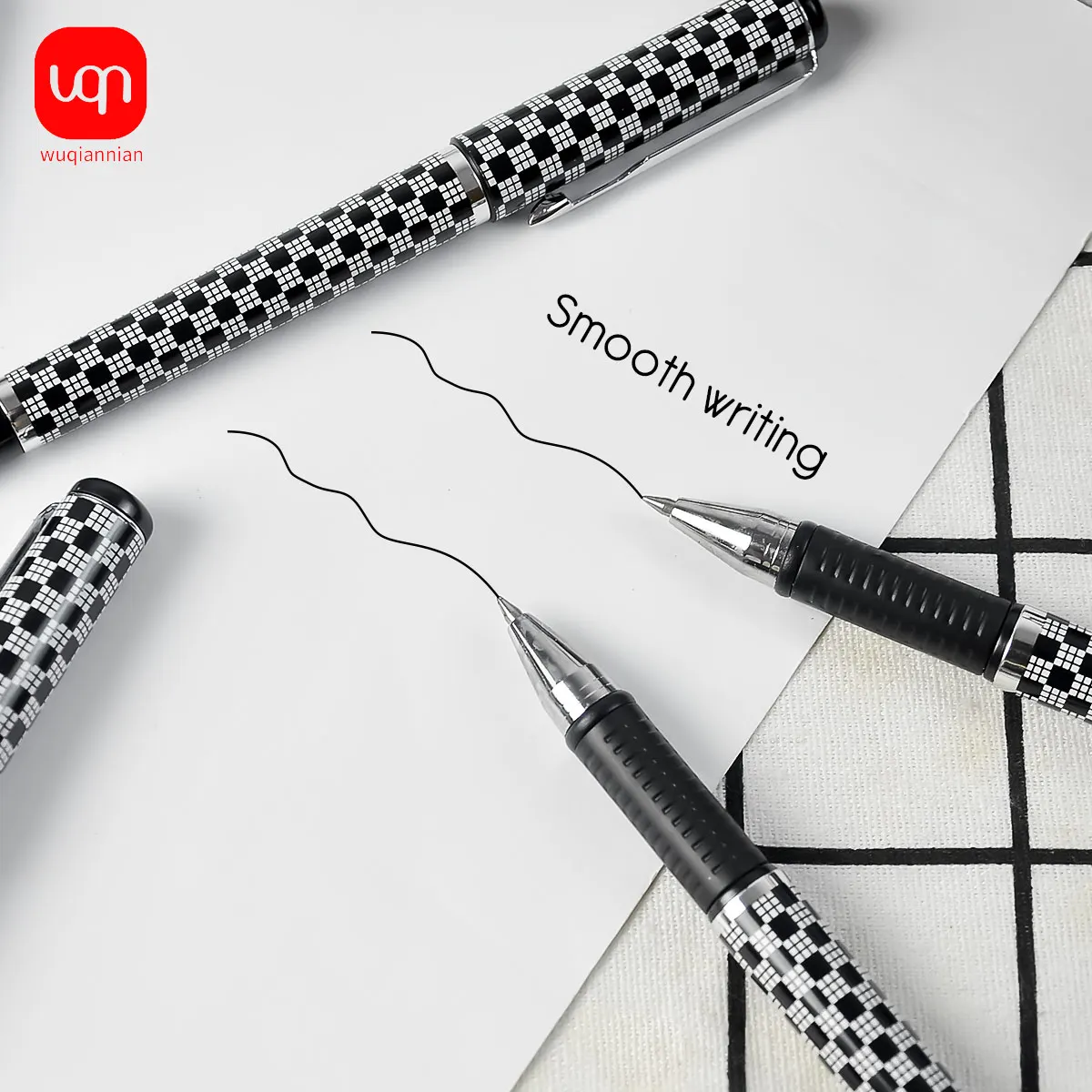 WQN 4/8/12pcs 0.5mm Black Checkered Gel Pens, Black Ink, Stylish Cool Design, Smooth Writing, Essential Office and School Suppli
WQN 4/8/12pcs 0.5mm Black Checkered Gel Pens, Black Ink, Stylish Cool Design, Smooth Writing, Essential Office and School Suppli