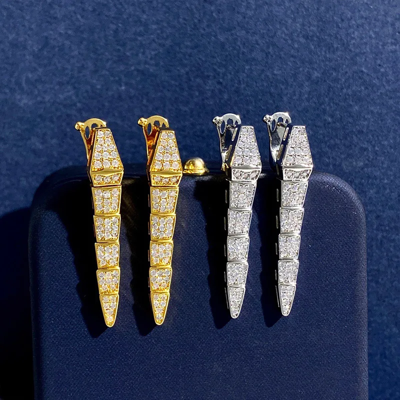 Наушники Full Diamond Spirit Serpentine с модными индивидуальными сверкающими цирконами, длинными змеиными узорами, аксессуары для ногтей
Наушники Full Diamond Spirit Serpentine с модными индивидуальными сверкающими цирконами, длинными змеиными узорами, аксессуары для ногтей