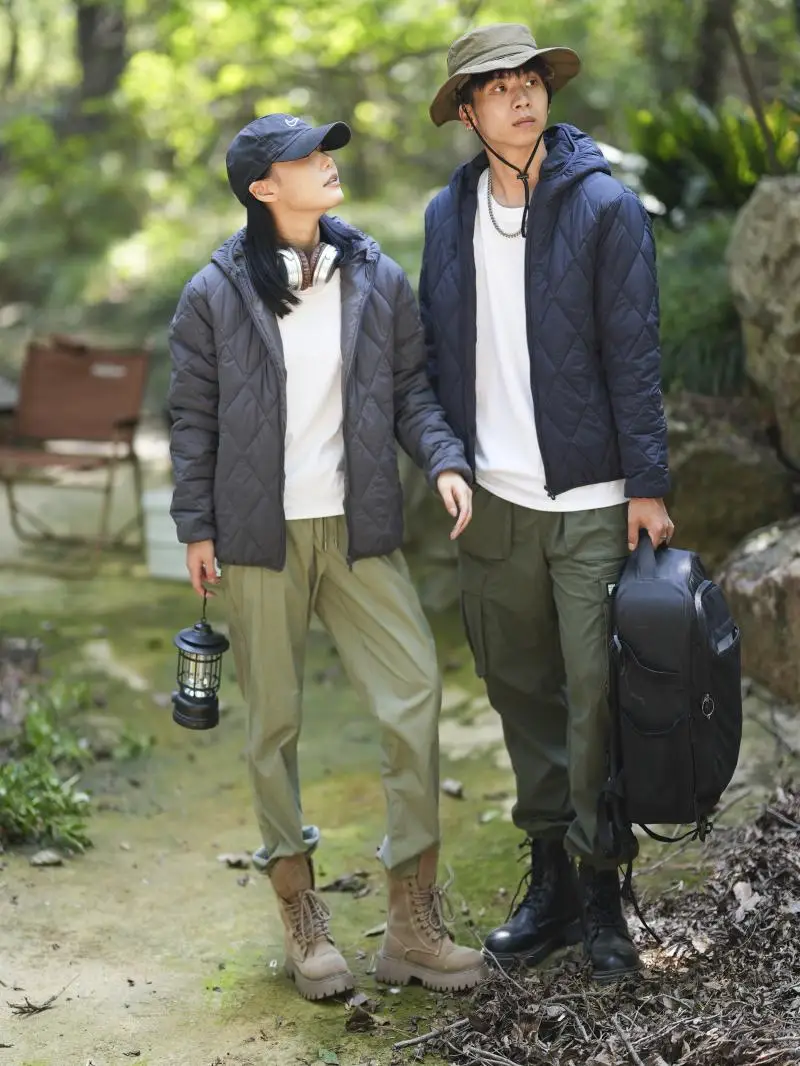High-End Silk Fiber Filled Outdoor Lightweight Warm Cotton Jacket with Hat for Autumn Winter Couples Quilted Diamond Pattern
High-End Silk Fiber Filled Outdoor Lightweight Warm Cotton Jacket with Hat for Autumn Winter Couples Quilted Diamond Pattern