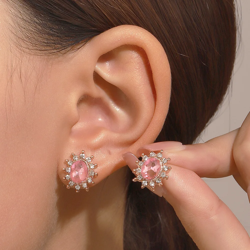 European and American Fashion Personality Delicate Zircon Earrings Women Geometric Design Simple Light Luxury Earrings 2023 New
European and American Fashion Personality Delicate Zircon Earrings Women Geometric Design Simple Light Luxury Earrings 2023 New