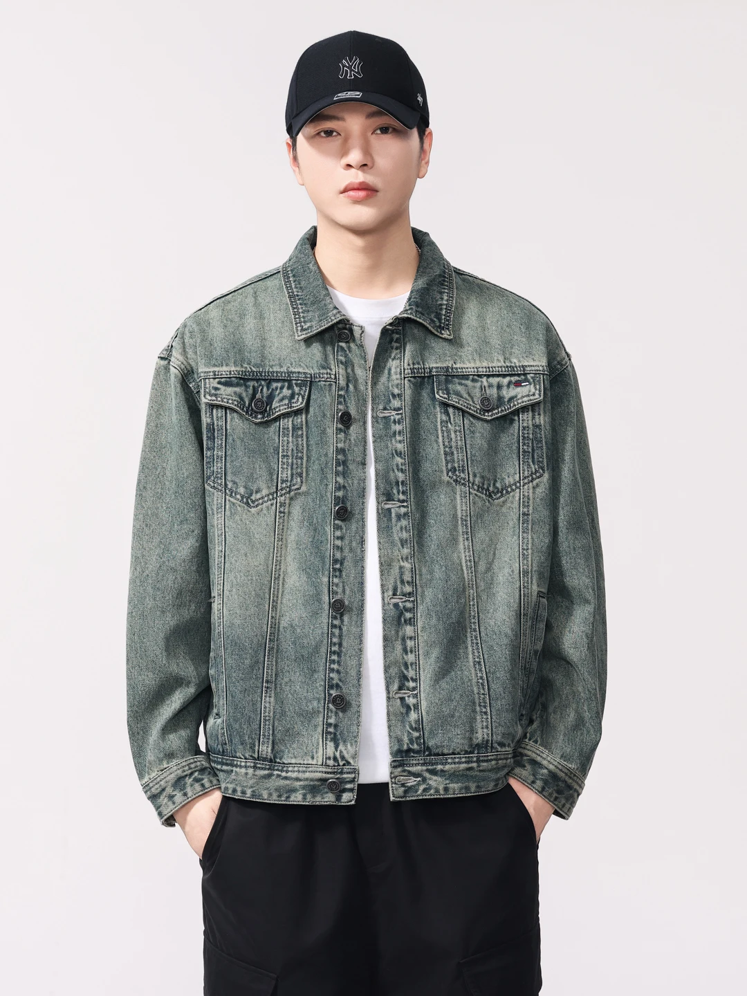High-End Retro Blue Denim Jacket Men's Loose Casual Versatile Workwear Jacket Vintage Top for Spring Autumn Cotton Polyester
High-End Retro Blue Denim Jacket Men's Loose Casual Versatile Workwear Jacket Vintage Top for Spring Autumn Cotton Polyester