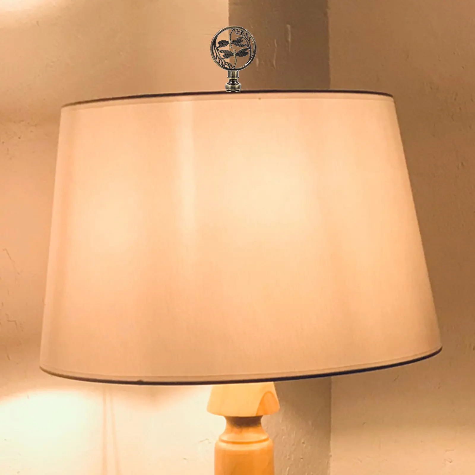 Декоративный колпачок-наконечник для лампы в ретро-стиле, с резьбой, цветной, для замены, держатель для абажура, декоративная ручка для настольных, напольных и ламп-арф.
Декоративный колпачок-наконечник для лампы в ретро-стиле, с резьбой, цветной, для замены, держатель для абажура, декоративная ручка для настольных, напольных и ламп-арф.