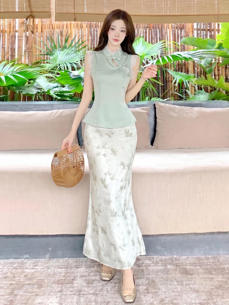 Retro Chinese Style Lace Trim Sleeveless Stand Collar Button up Printed Satin Fish Tail Half Skirt Set for Young Women
Retro Chinese Style Lace Trim Sleeveless Stand Collar Button up Printed Satin Fish Tail Half Skirt Set for Young Women