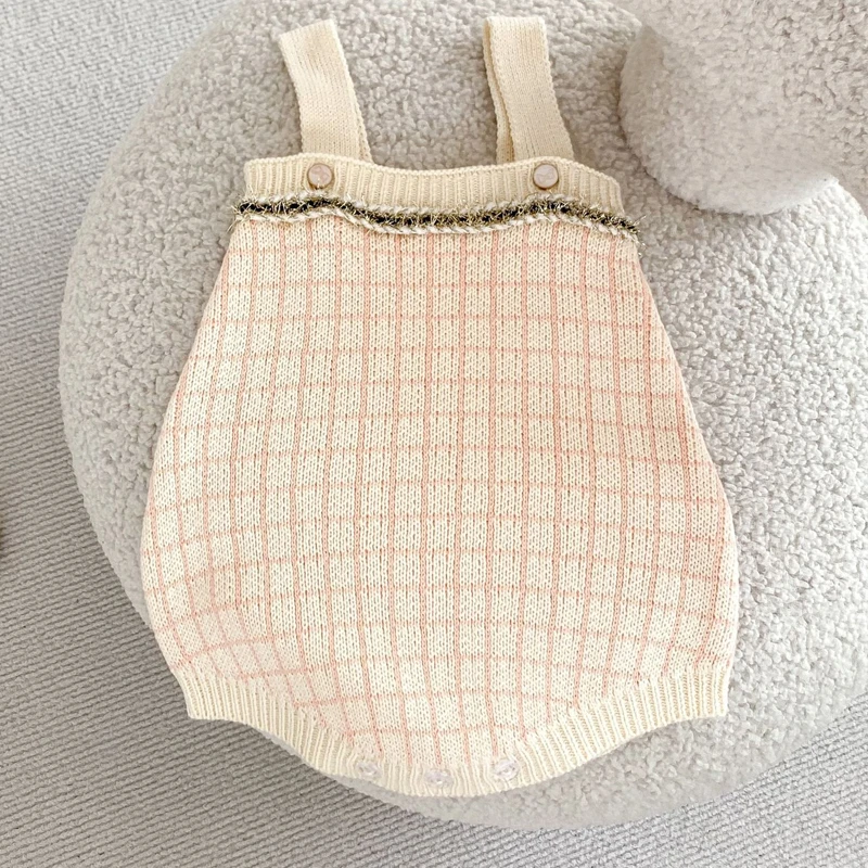 Autumn new baby clothing, 0-3 year old girl baby plaid sweater, small fragrant style knitted sweater, Ha Yi
Autumn new baby clothing, 0-3 year old girl baby plaid sweater, small fragrant style knitted sweater, Ha Yi