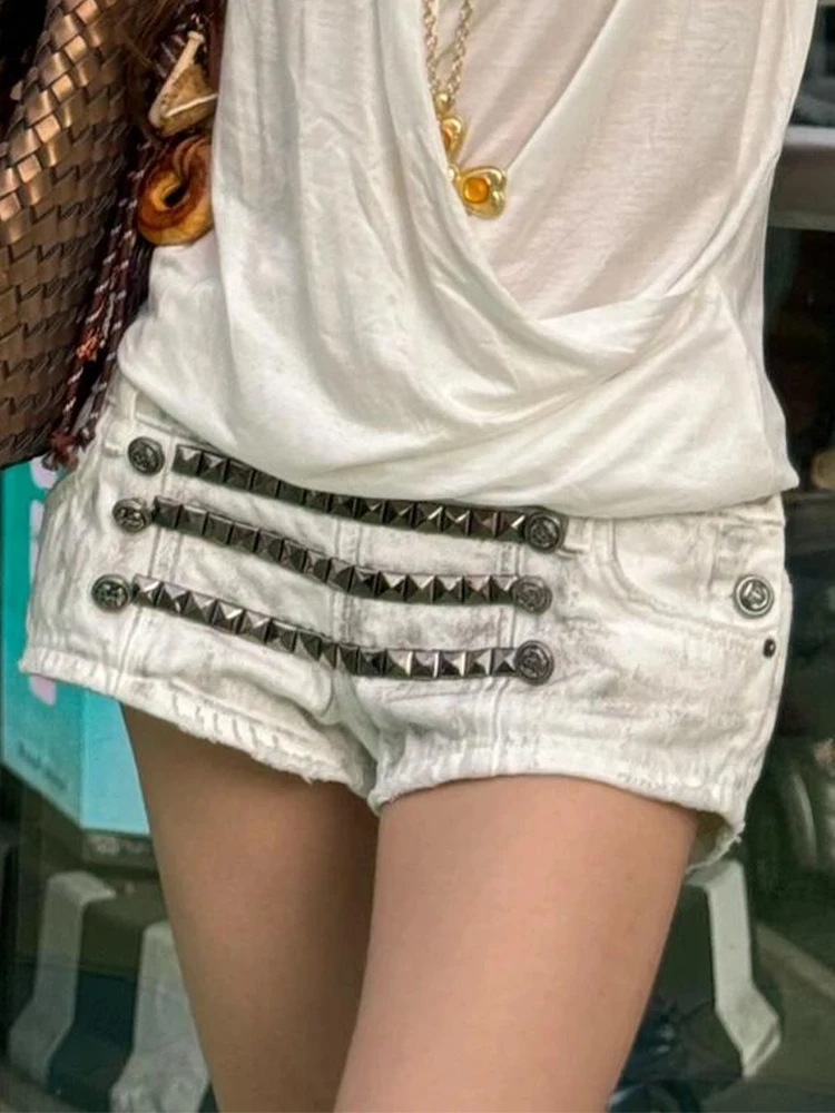 Low Waist Decorative Metal Cowgirl Jeans Women's Summer Y2K Millennium Style Slimming Hot Pants Vintage Flavored Ladies Jeans
Low Waist Decorative Metal Cowgirl Jeans Women's Summer Y2K Millennium Style Slimming Hot Pants Vintage Flavored Ladies Jeans