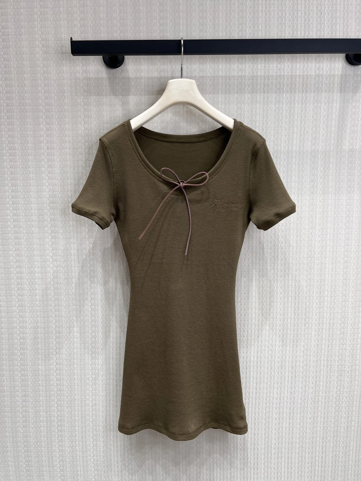 Sweet High Quality Short Sleeve U-Neck Dress Casual Versatile Slimming Commute Style Cotton Bum Skirt for Ladies Summer
Sweet High Quality Short Sleeve U-Neck Dress Casual Versatile Slimming Commute Style Cotton Bum Skirt for Ladies Summer