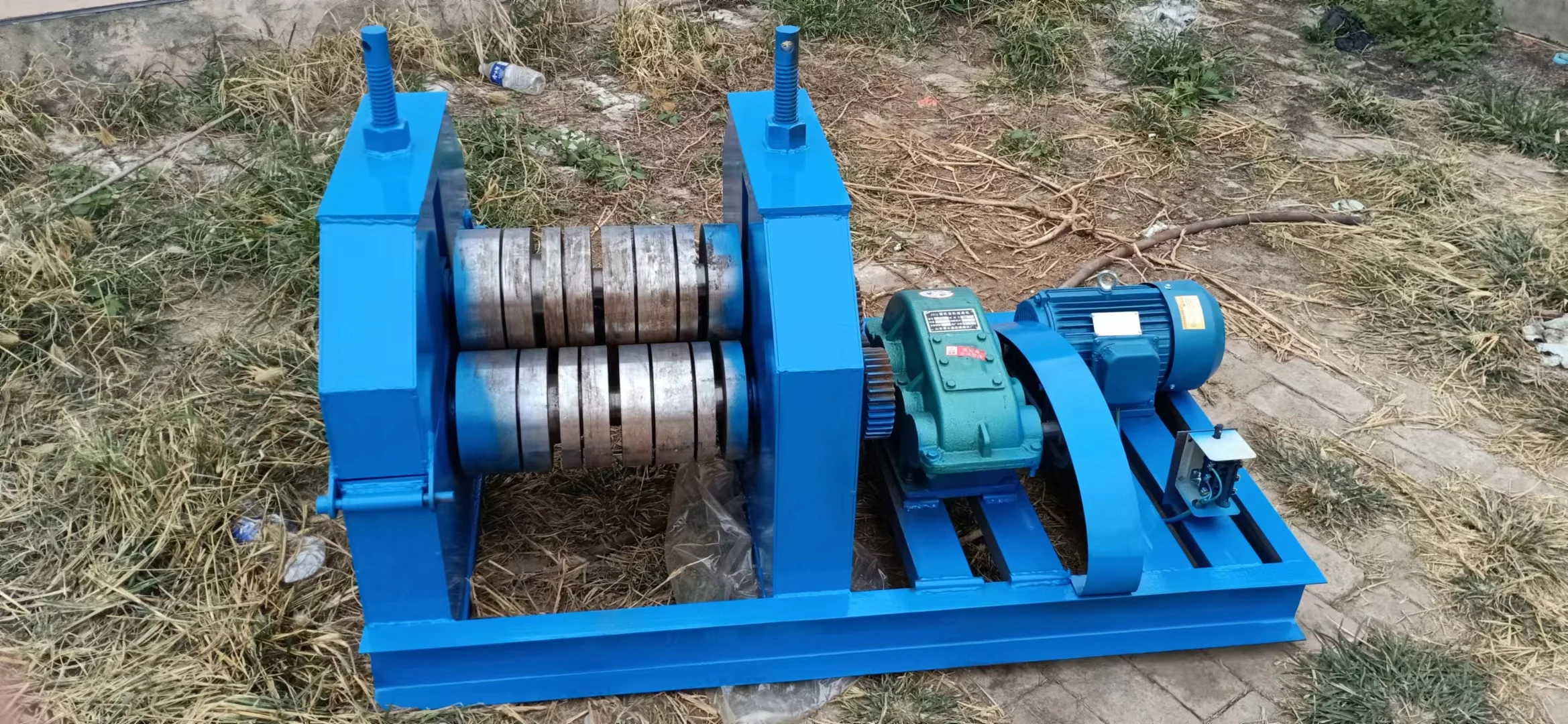 Iron plate rolling machine electric horizontal channel steel rolling machine stainless steel plate rolling machine
Iron plate rolling machine electric horizontal channel steel rolling machine stainless steel plate rolling machine