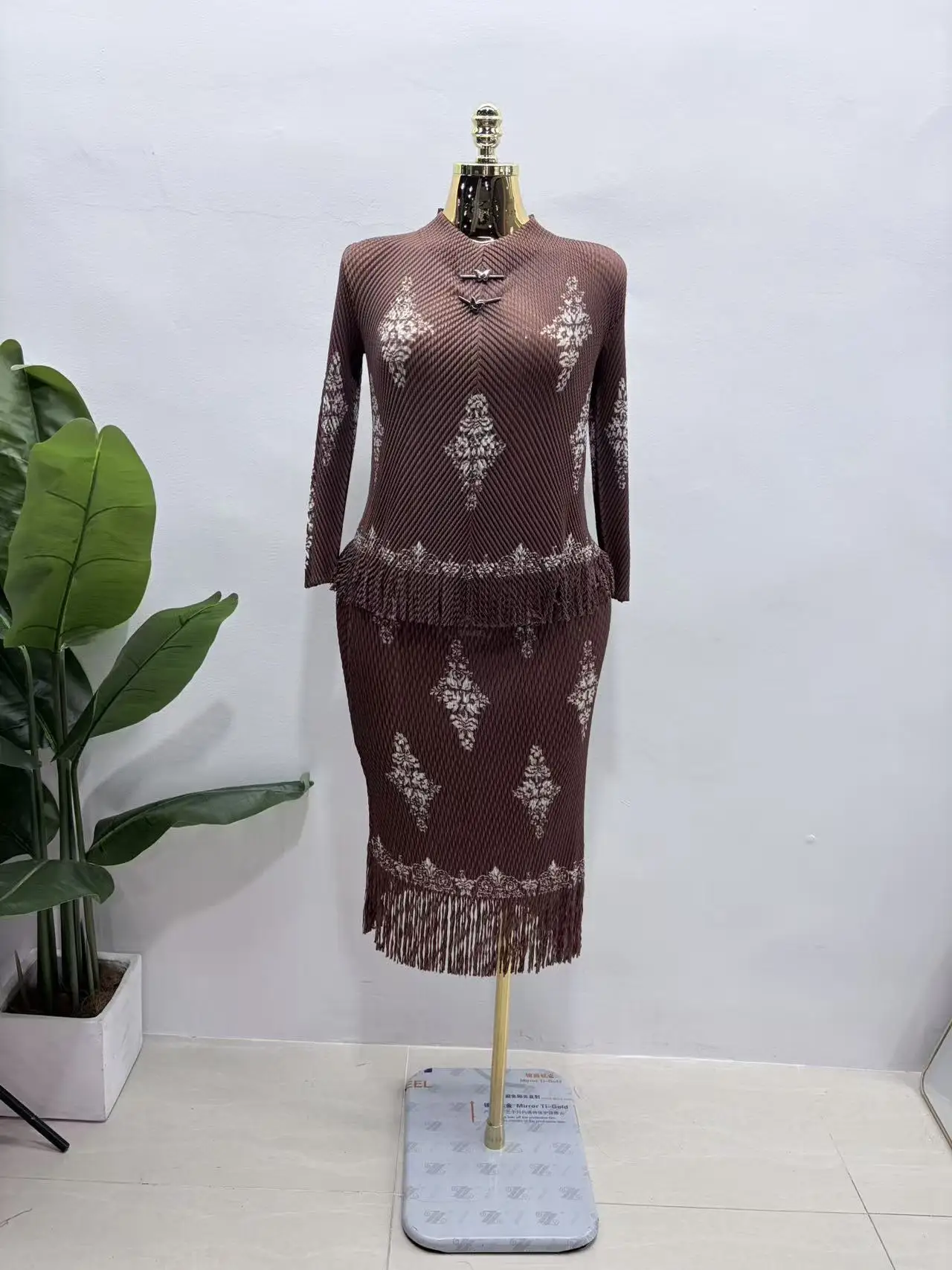 2026 New Summer Bronzing Dragon Scale Pleats African Sanzhai Pleats Printed Flower Printed Top Pleated Skirt Two-piece Set Women
2026 New Summer Bronzing Dragon Scale Pleats African Sanzhai Pleats Printed Flower Printed Top Pleated Skirt Two-piece Set Women