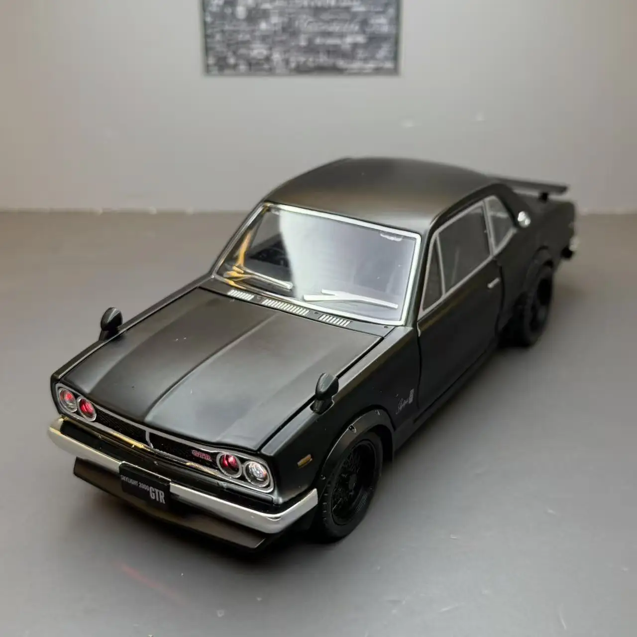 1:22 2000 GT-R Sport Car Model Alloy Diecast Metal Toy Vehicle Simulation Sound Light Car For Children Gift Collection
1:22 2000 GT-R Sport Car Model Alloy Diecast Metal Toy Vehicle Simulation Sound Light Car For Children Gift Collection