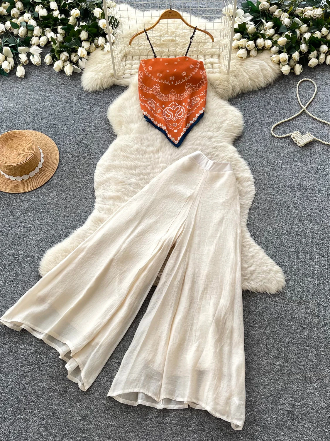 Retro Style High Waist Wide Leg Pants Tank Top Two Piece Set Women Summer Slimming Loose Lazy Style Fashionable Outfit
Retro Style High Waist Wide Leg Pants Tank Top Two Piece Set Women Summer Slimming Loose Lazy Style Fashionable Outfit