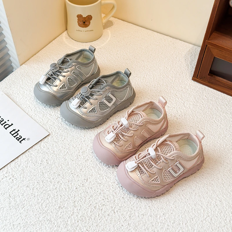 Детские повседневные сандалии для девочек с перфорацией, нескользящие, с закрытым носком, защита от ударов, лето 2026, новинка, пляжная обувь для детей, сетчатые, дышащие
Детские повседневные сандалии для девочек с перфорацией, нескользящие, с закрытым носком, защита от ударов, лето 2026, новинка, пляжная обувь для детей, сетчатые, дышащие