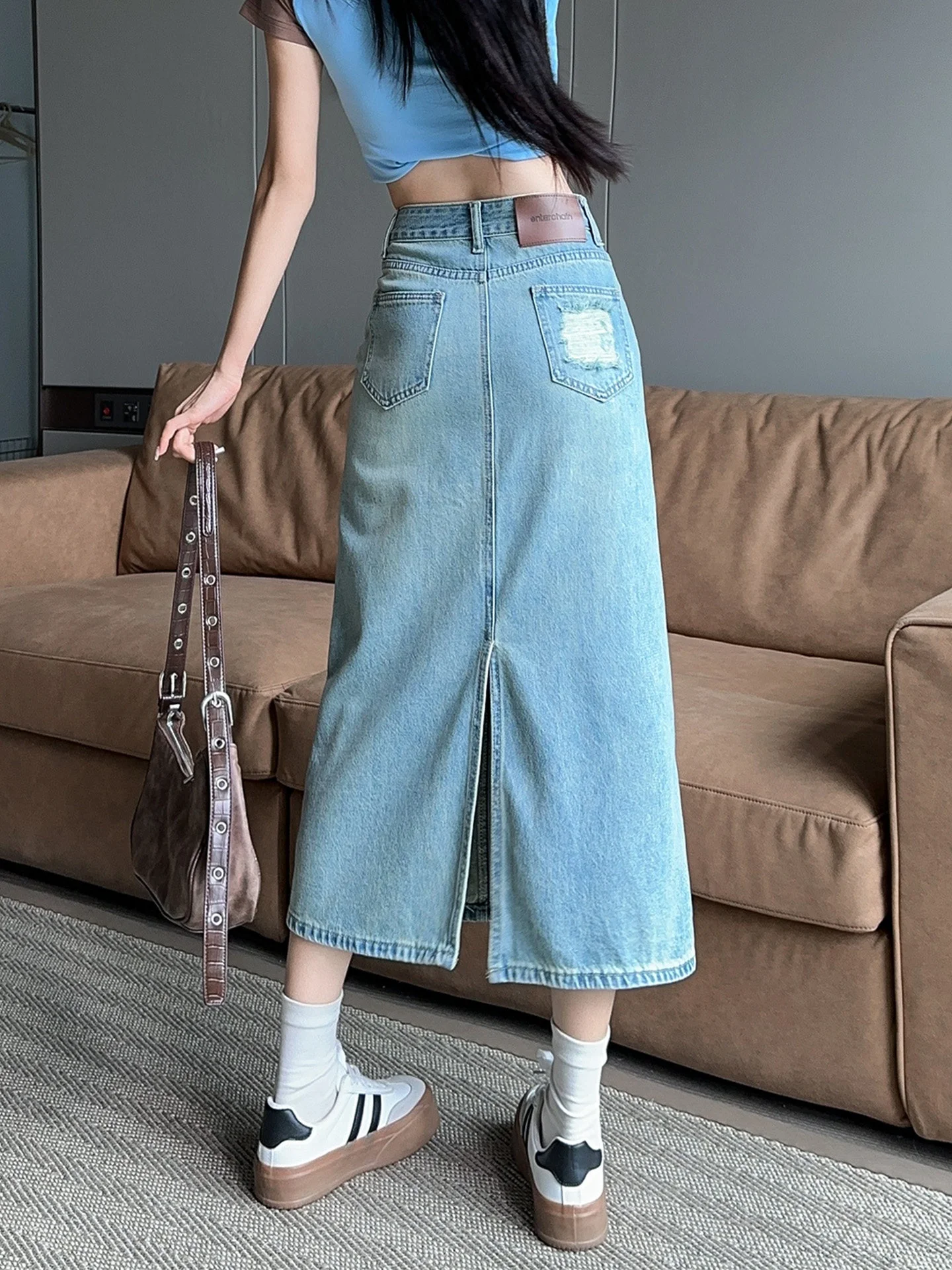 Retro Light Wash High Waist Denim Skirt Women's Summer New Hole A-Line Slim Back Split Wrap around mid Length Skirt
Retro Light Wash High Waist Denim Skirt Women's Summer New Hole A-Line Slim Back Split Wrap around mid Length Skirt