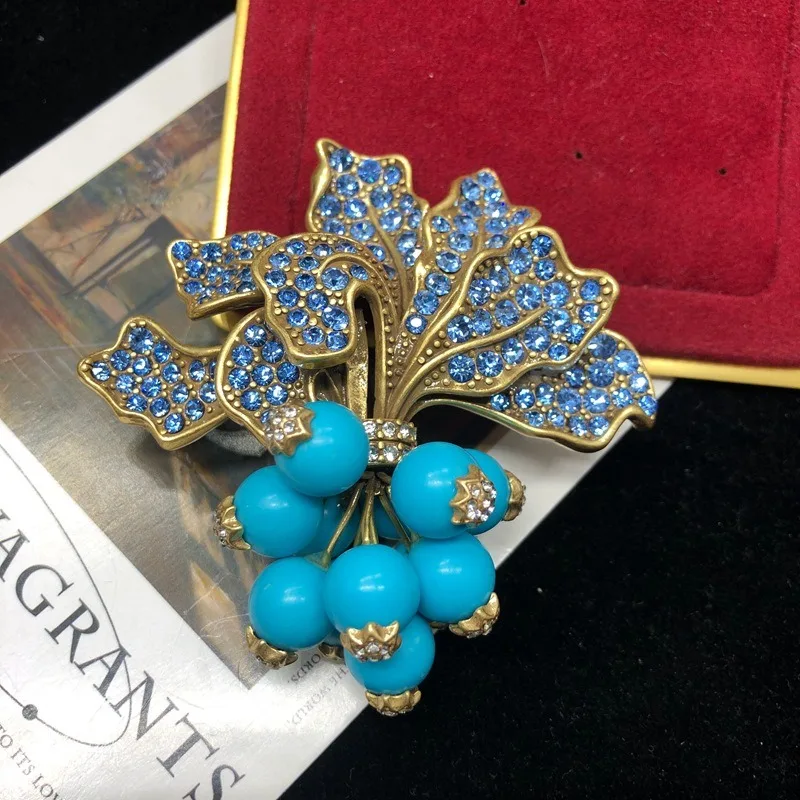 Personalized Fashion Copper Material Retro Gold Corsage Premium Blue Turquoise Diamond Radish Brooch Exquisite Versatile Pin
Personalized Fashion Copper Material Retro Gold Corsage Premium Blue Turquoise Diamond Radish Brooch Exquisite Versatile Pin