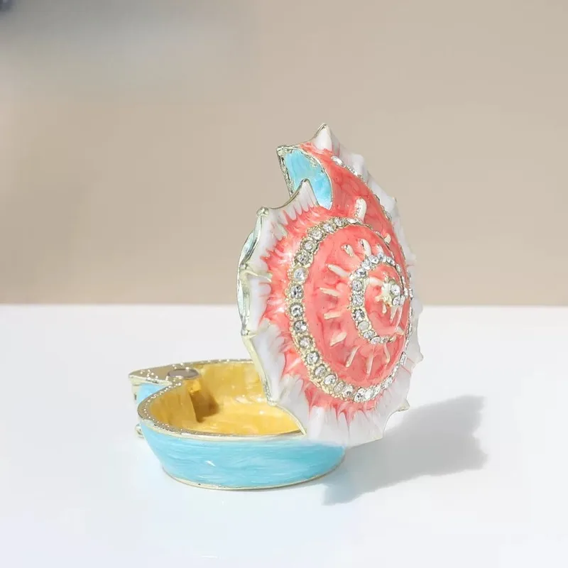 Conch Jewelry Storage Box High-end exquisite jewelry necklace ring earrings jewelry box decorative ornament
Conch Jewelry Storage Box High-end exquisite jewelry necklace ring earrings jewelry box decorative ornament