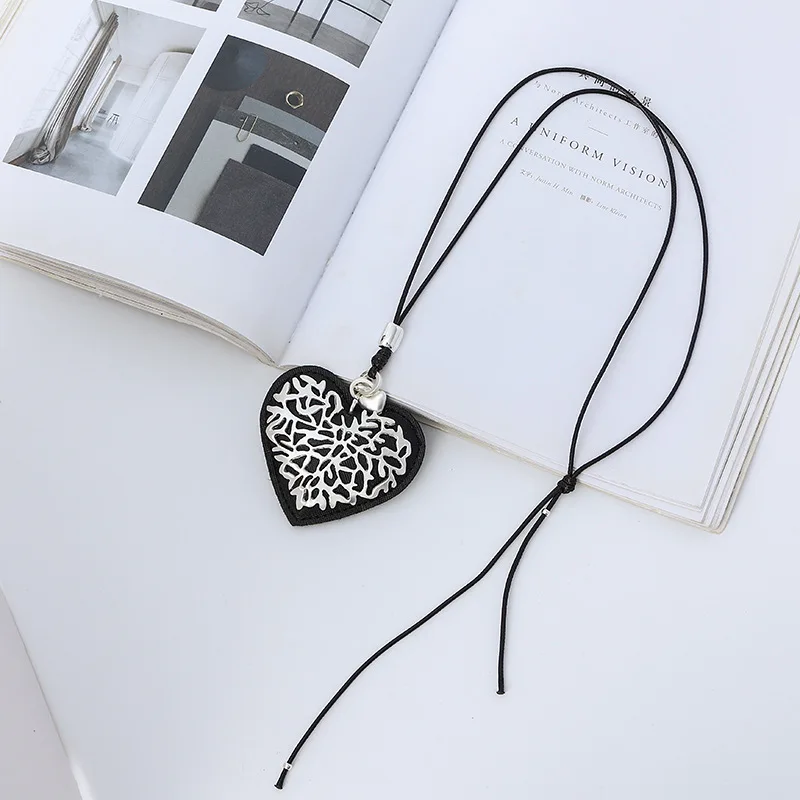 DIY accessories special supply for new necklaces, European and American retro big peach heart high-end tree of life sweater chai
DIY accessories special supply for new necklaces, European and American retro big peach heart high-end tree of life sweater chai