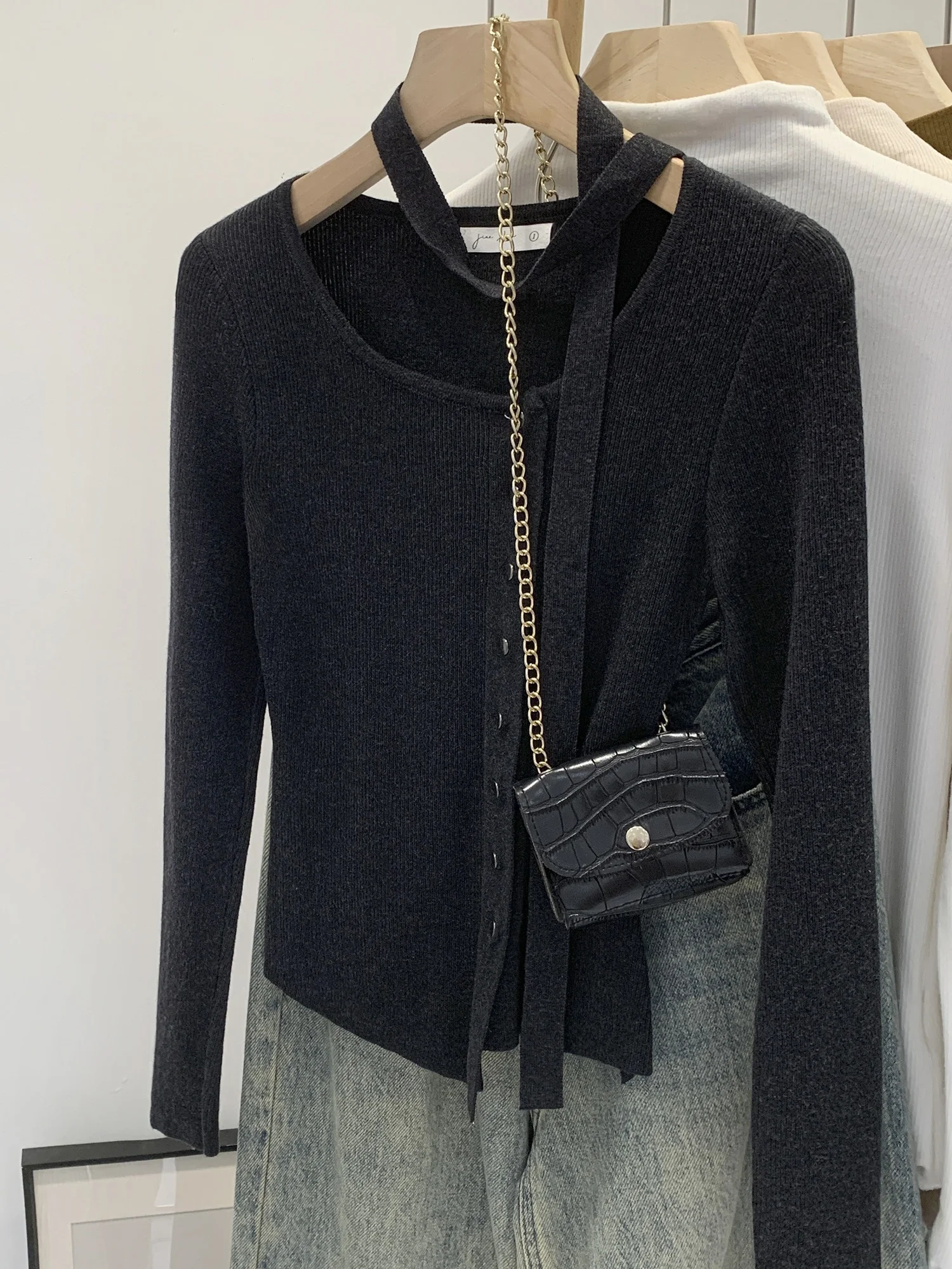 Gray Long Sleeve Knitted Open Cardigan Women's Early Autumn New Korean Style Small Top with Sash Irregular Button Design Comm...
Gray Long Sleeve Knitted Open Cardigan Women's Early Autumn New Korean Style Small Top with Sash Irregular Button Design Comm...
