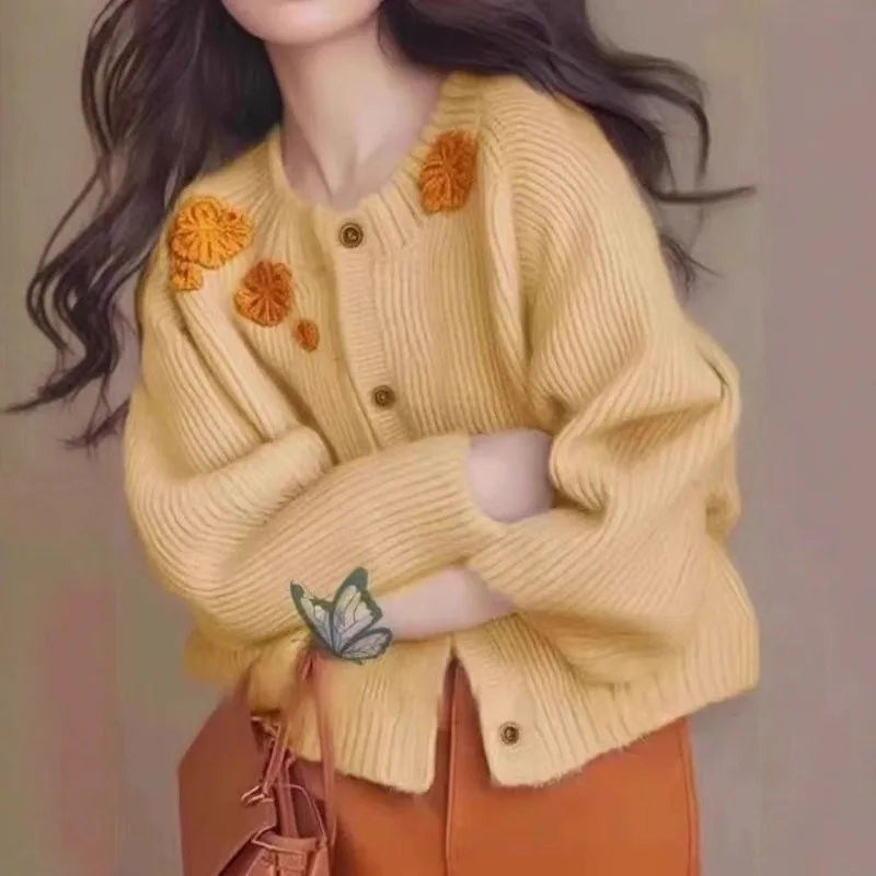 A Simple Embroidered Flower-patterned Youthful Sweater Women's Autumn and Winter New Knitted Cardigan Paired Stylish Top Women
A Simple Embroidered Flower-patterned Youthful Sweater Women's Autumn and Winter New Knitted Cardigan Paired Stylish Top Women