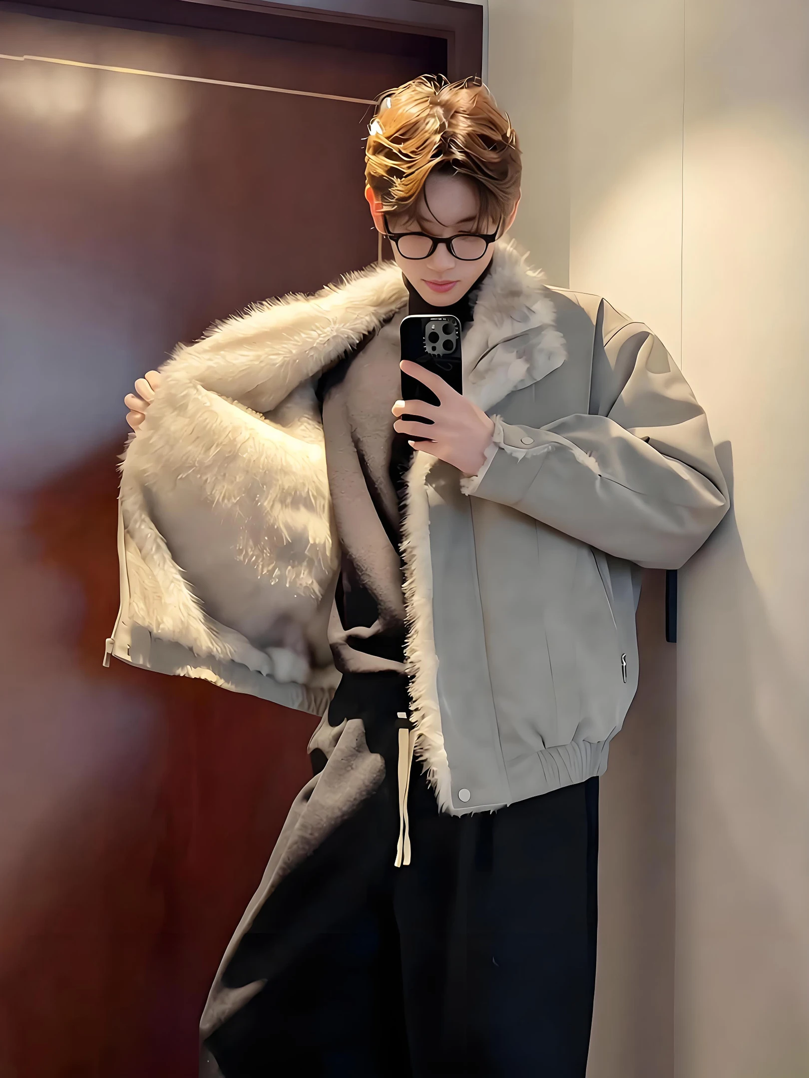 Мужская зимняя теплая куртка на меховой подкладке с меховым воротником, молодежная повседневная верхняя одежда
Мужская зимняя теплая куртка на меховой подкладке с меховым воротником, молодежная повседневная верхняя одежда