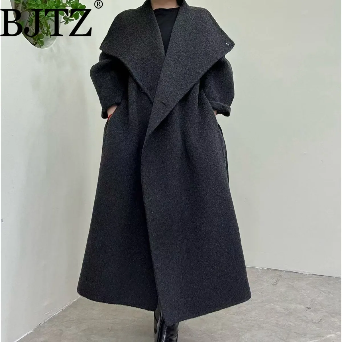 BJTZ 2025 г., двустороннее шерстяное пальто во французском стиле с лацканами, женское длинное пальто с поясом, роскошная верхняя одежда, осенне-зимняя мода
BJTZ 2025 г., двустороннее шерстяное пальто во французском стиле с лацканами, женское длинное пальто с поясом, роскошная верхняя одежда, осенне-зимняя мода