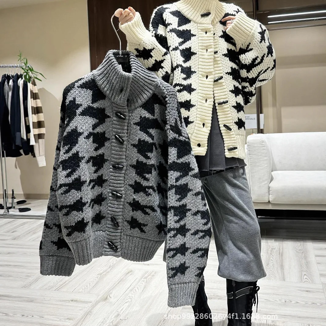 25 Early Autumn New Lazy Style Stand Collar Retro Wool Coat Knit Cardigan Streetwear
25 Early Autumn New Lazy Style Stand Collar Retro Wool Coat Knit Cardigan Streetwear