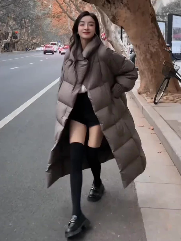 Свободная теплая женская зимняя куртка до колен с воротником-стойкой, наполненная пухом, для повседневной носки
Свободная теплая женская зимняя куртка до колен с воротником-стойкой, наполненная пухом, для повседневной носки