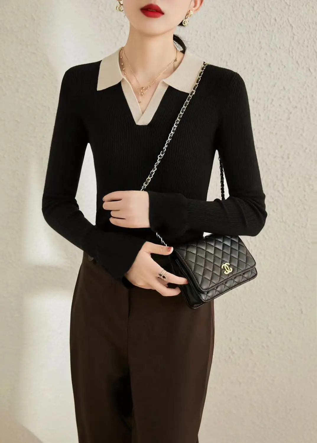 Женский свитер-поло контрастного цвета с воротником-поло, весенне-осенний стиль, ретро-темперамент, тонкая облегающая рубашка с мягким восковым низом
Женский свитер-поло контрастного цвета с воротником-поло, весенне-осенний стиль, ретро-темперамент, тонкая облегающая рубашка с мягким восковым низом