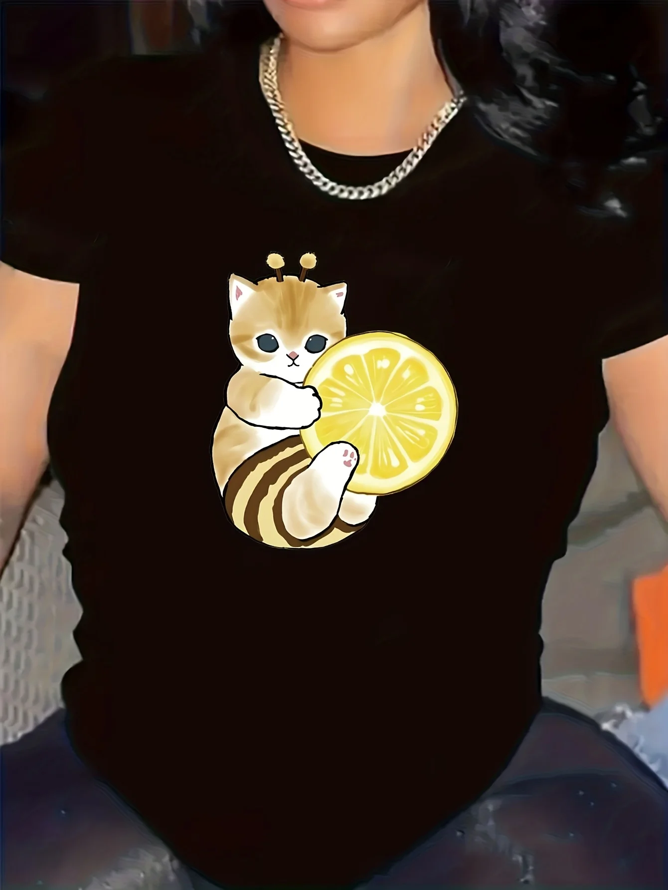 2026 New Cartoon Cute Cat Lemon Pattern Printed Women's Top T-shirt Round Neck Short Sleeve Casual Women's Summer Clothing
2026 New Cartoon Cute Cat Lemon Pattern Printed Women's Top T-shirt Round Neck Short Sleeve Casual Women's Summer Clothing