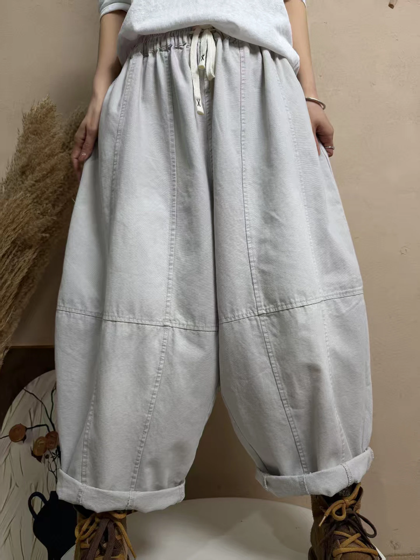 Spring 2026 Women's Casual Patchwork Harlan Pants Loose Dad Style Pure Color Natural Waist Vintage Denim Breathable Comfortable
Spring 2026 Women's Casual Patchwork Harlan Pants Loose Dad Style Pure Color Natural Waist Vintage Denim Breathable Comfortable