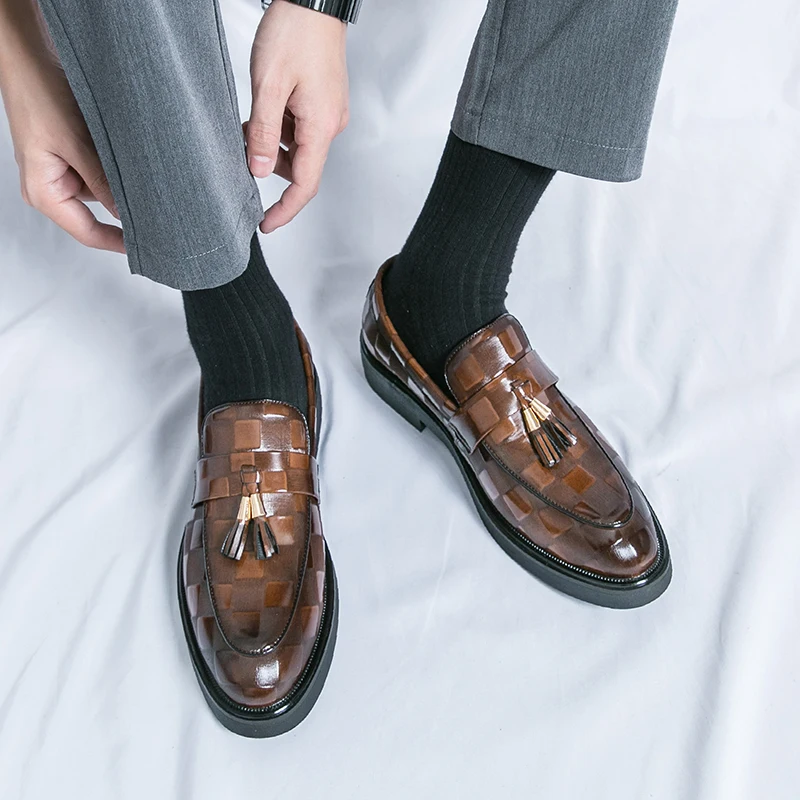 Мужские лоферы из искусственной кожи с тиснением и кисточками, повседневная обувь, модная классическая деловая обувь
Мужские лоферы из искусственной кожи с тиснением и кисточками, повседневная обувь, модная классическая деловая обувь