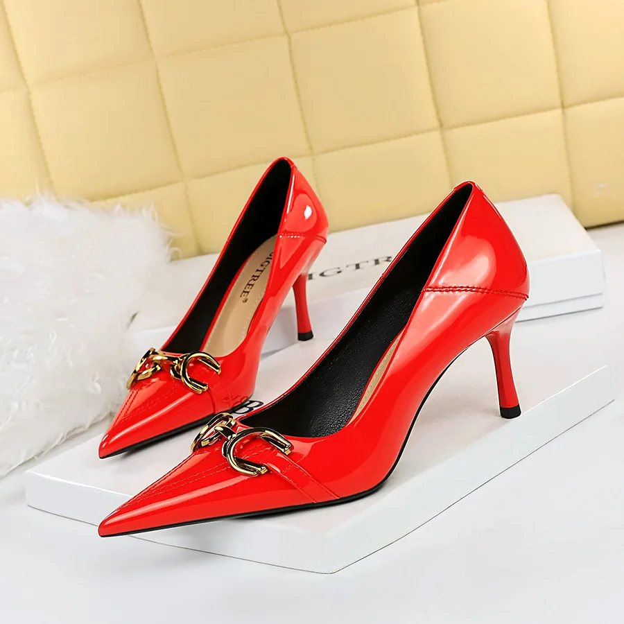 Women Pumps Shoes Korean Fashion Banquet Women's Thin High Heels Shallow Lacquer Leather Buckle Decorative Single туфли женские
Women Pumps Shoes Korean Fashion Banquet Women's Thin High Heels Shallow Lacquer Leather Buckle Decorative Single туфли женские