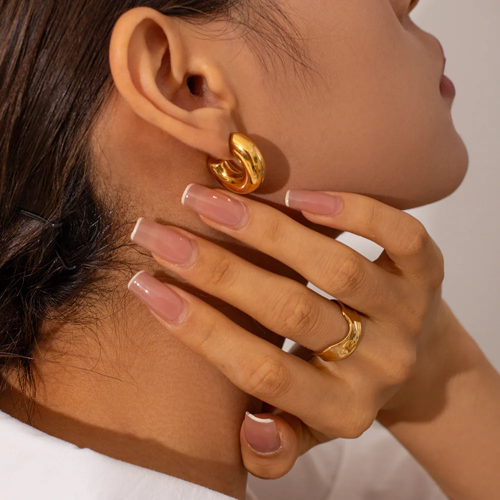 Stainless Steel PVD 18K Gold Plated Tarnish Simply CC Hoop Earrings For Woman Jewelry Wholesale 2023 Trendy
Stainless Steel PVD 18K Gold Plated Tarnish Simply CC Hoop Earrings For Woman Jewelry Wholesale 2023 Trendy