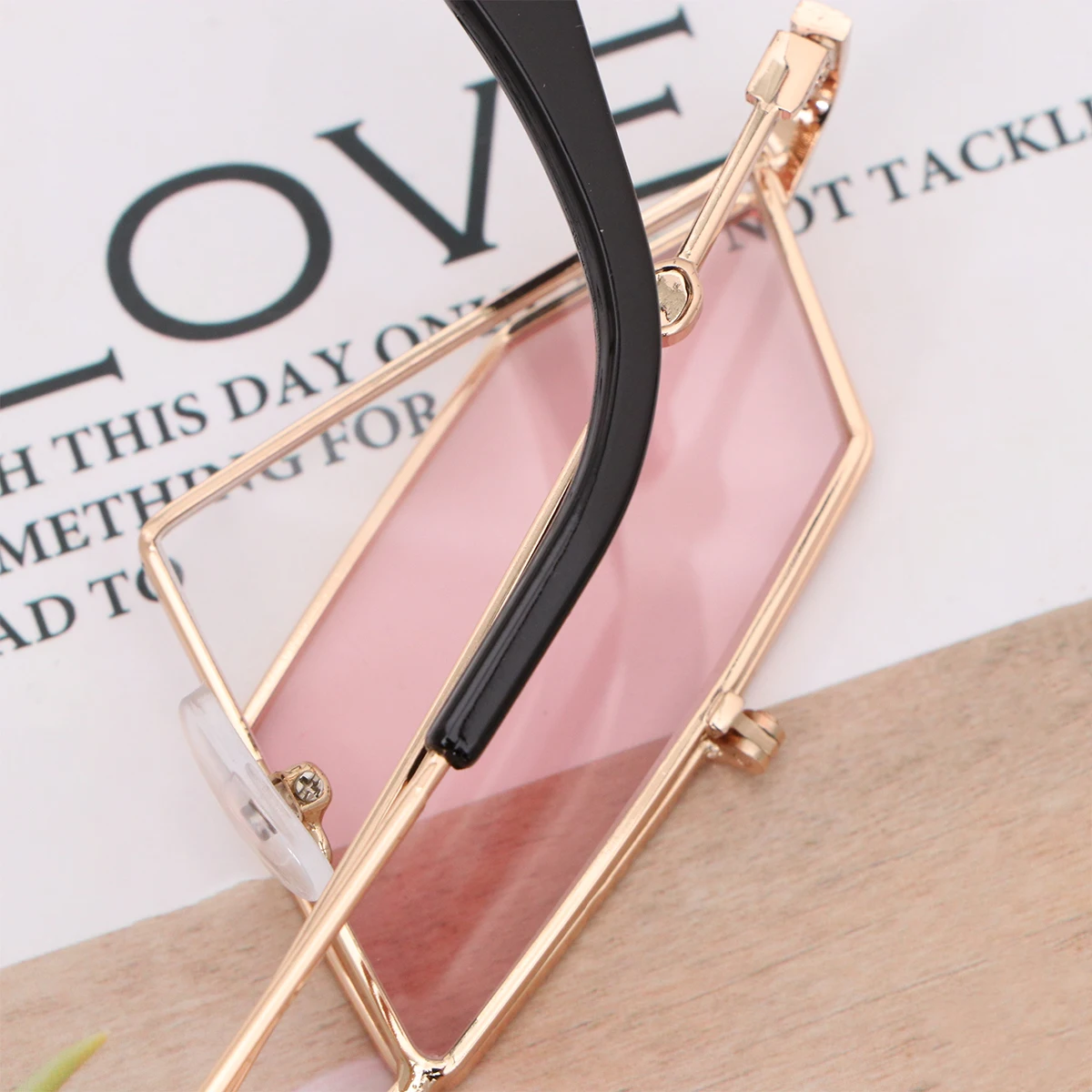 Cat Eye Sunglasses Retro Women Fashion Eyewear Punk Style Vintage Outdoor Accessories Lightweight Durable Sun
Cat Eye Sunglasses Retro Women Fashion Eyewear Punk Style Vintage Outdoor Accessories Lightweight Durable Sun