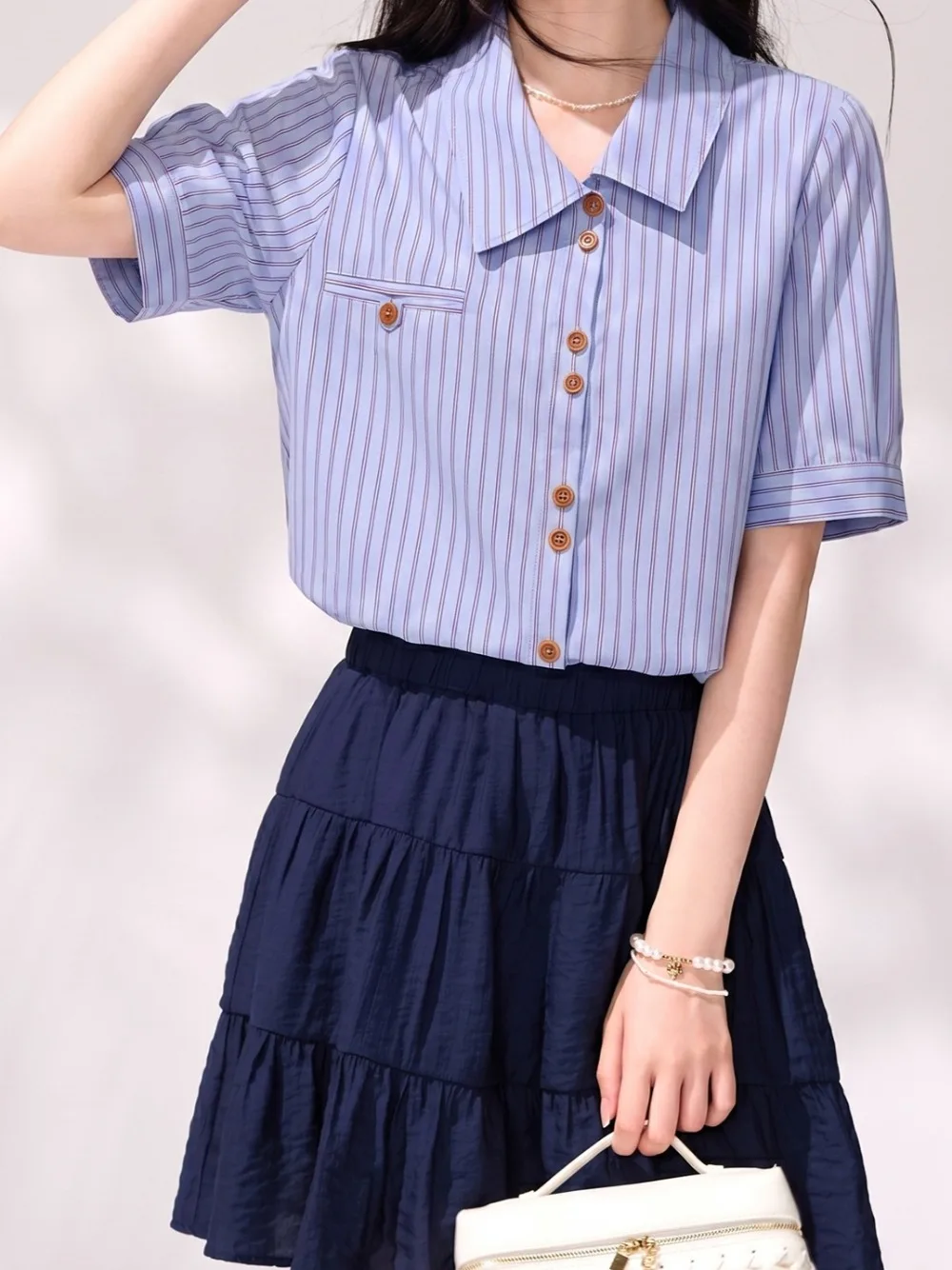 Blue Cute Striped Cropped Shirt Women's Retro Preppy Short Sleeve Slim Fit Top Summer New Loose Casual Commuter Versatile Top
Blue Cute Striped Cropped Shirt Women's Retro Preppy Short Sleeve Slim Fit Top Summer New Loose Casual Commuter Versatile Top