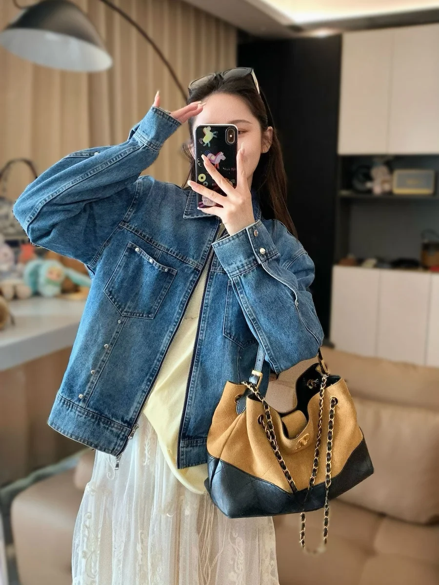 Blue Mandarin Collar Zipper Rivet Denim Jacket Women Loose Wash Casual Long Sleeve Top Spring 2026 Casual Style Fashion
Blue Mandarin Collar Zipper Rivet Denim Jacket Women Loose Wash Casual Long Sleeve Top Spring 2026 Casual Style Fashion