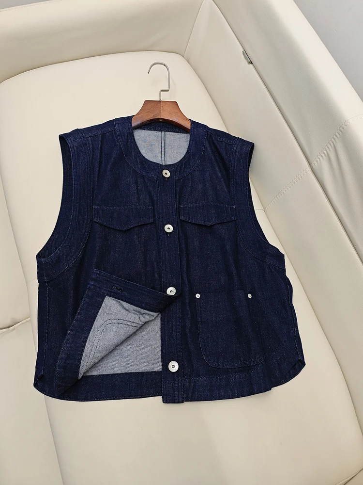 Новая женская джинсовая жилетка 2026 года в стиле ретро: свободный крой, круглый вырез, модный дизайн, смесь хлопка и полиэстера, для повседневной носки.
Новая женская джинсовая жилетка 2026 года в стиле ретро: свободный крой, круглый вырез, модный дизайн, смесь хлопка и полиэстера, для повседневной носки.