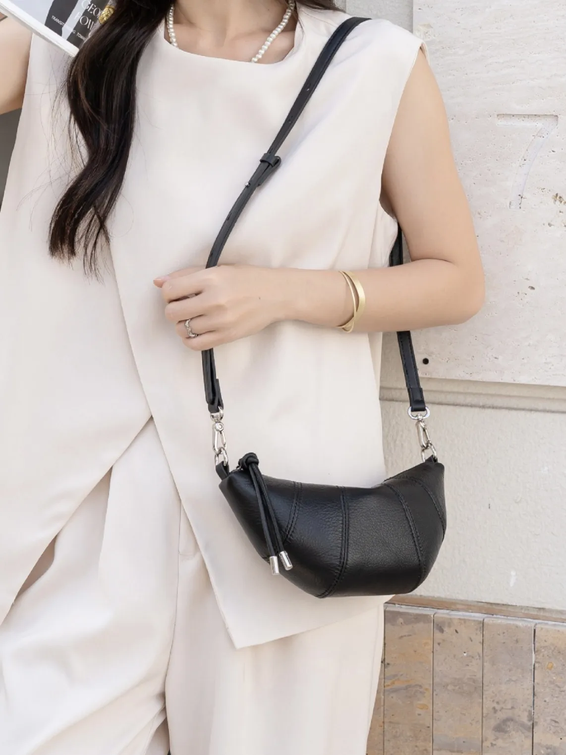 Soft Leather Dumpling Bag Leather Bag Soft Leather Large Capacity Minimalist Crossbody Bag Women Female Luxury Fashion
Soft Leather Dumpling Bag Leather Bag Soft Leather Large Capacity Minimalist Crossbody Bag Women Female Luxury Fashion