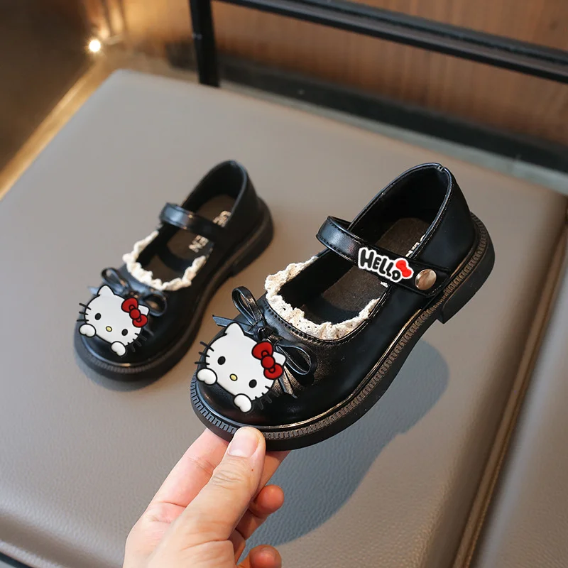 Кожаная обувь для девочек Hello Kitty, весна-осень 2026, новая детская повседневная обувь принцессы с бантом, нескользящие сандалии на мягкой подошве
Кожаная обувь для девочек Hello Kitty, весна-осень 2026, новая детская повседневная обувь принцессы с бантом, нескользящие сандалии на мягкой подошве