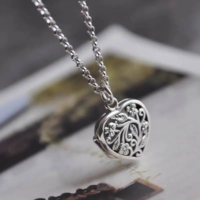 silver 925 hollow out tree branch luster heart-shaped necklaces Can open pendant retro ethnic style keel chain fine jewelry
silver 925 hollow out tree branch luster heart-shaped necklaces Can open pendant retro ethnic style keel chain fine jewelry