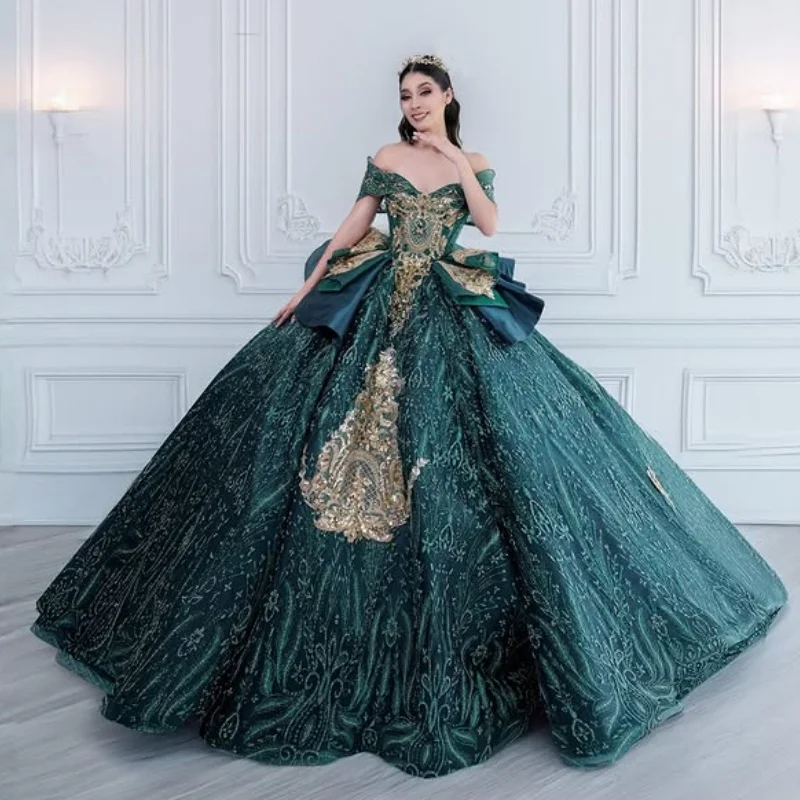 Shiny Gemstone Green Quinceanera Dresses off-shoulder Glitter Decal Layering Long tail Vestido De 15 Quinceanera Customize
Shiny Gemstone Green Quinceanera Dresses off-shoulder Glitter Decal Layering Long tail Vestido De 15 Quinceanera Customize