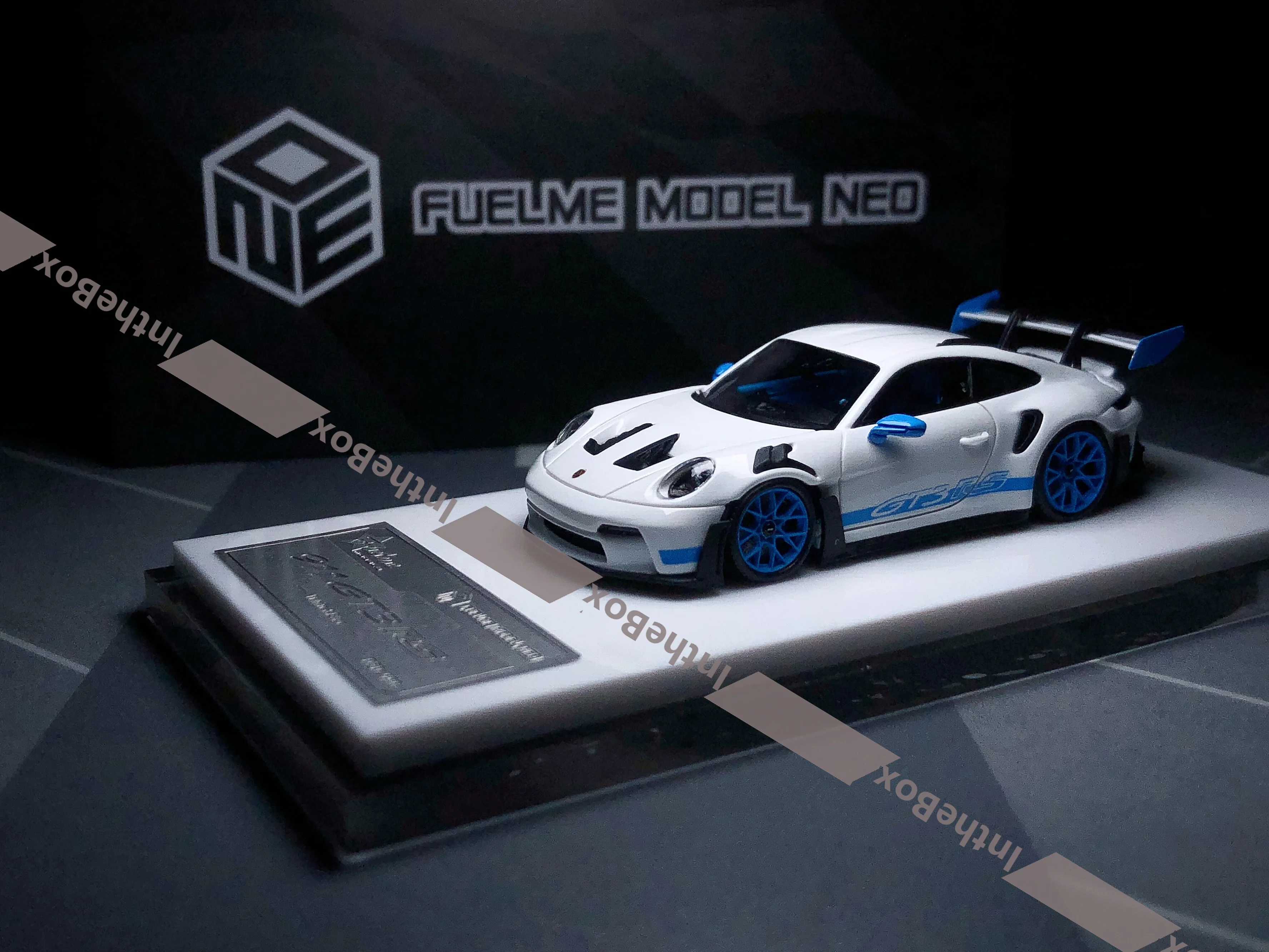 Модель автомобиля из смолы Fuelme 1:64 911 992 GT3 Rs, коллекция автомобилей, лимитированный выпуск, хобби-игрушки
Модель автомобиля из смолы Fuelme 1:64 911 992 GT3 Rs, коллекция автомобилей, лимитированный выпуск, хобби-игрушки