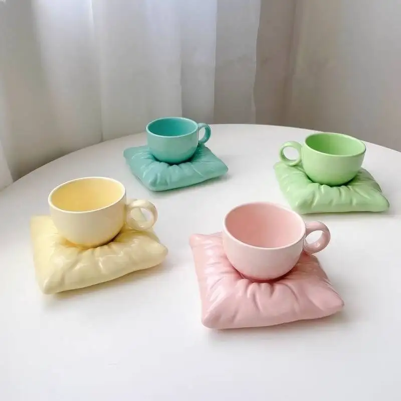 Brief Round Handgrip Ceramics Mugs with Pillow Tray coffee mug Milk Tea office Cups Drinkware the Best birthday Gift for Friends
Brief Round Handgrip Ceramics Mugs with Pillow Tray coffee mug Milk Tea office Cups Drinkware the Best birthday Gift for Friends