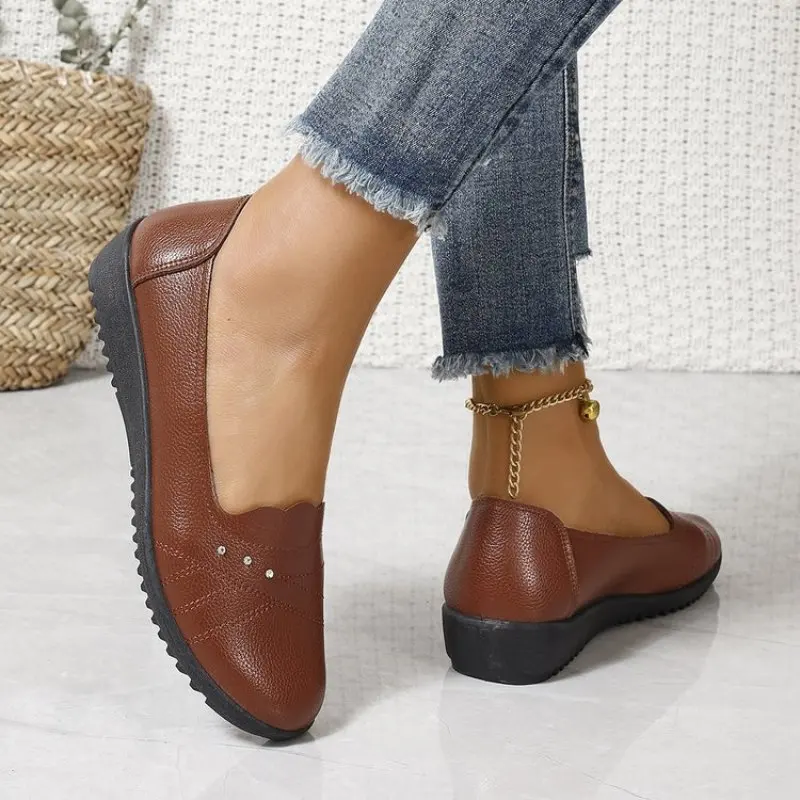 Spring Women Flat Shoes Leather Casual Loafers Female Fashion Slip On Moccasins Mother Shoes Comfort Ladies Footwear Plus Siz 41
Spring Women Flat Shoes Leather Casual Loafers Female Fashion Slip On Moccasins Mother Shoes Comfort Ladies Footwear Plus Siz 41