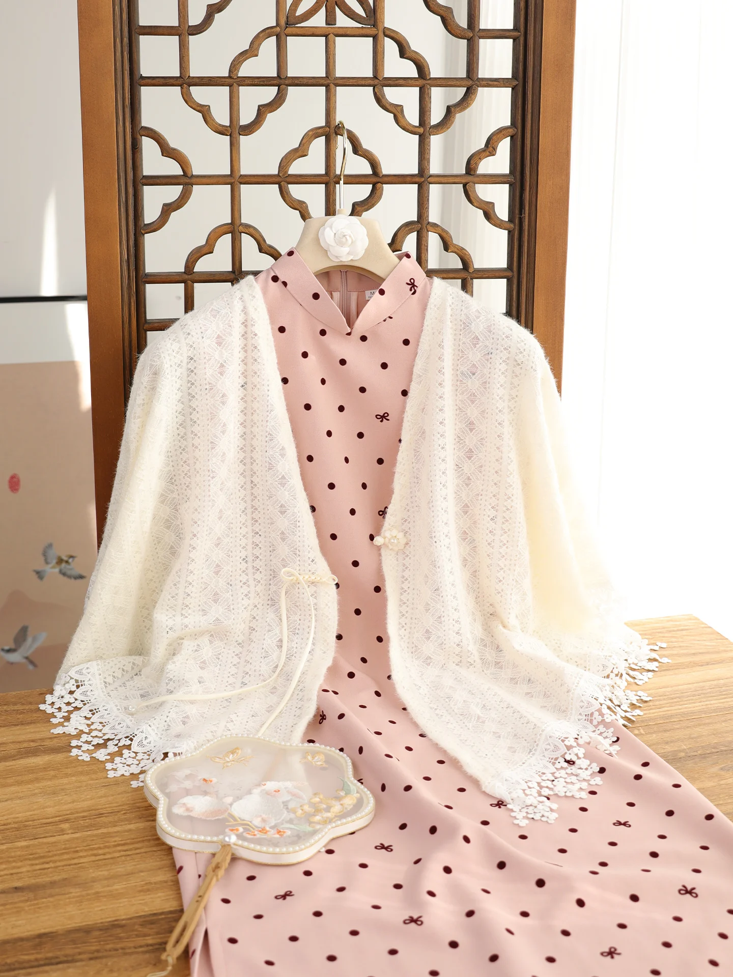 Ele Retro Chinese Sle Young Women's Pink Svel Qipao Dr Breathable Long Skirt with Low Slit for Daily Wear
Ele Retro Chinese Sle Young Women's Pink Svel Qipao Dr Breathable Long Skirt with Low Slit for Daily Wear