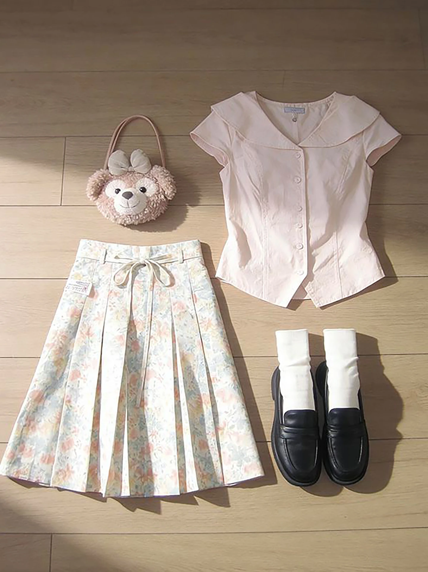 Sweet Style Pink Doll Collar Slim Fit Shirt And Floral Pleated Skirt Two Piece Set for Small Women Summer Fashion Ensemble
Sweet Style Pink Doll Collar Slim Fit Shirt And Floral Pleated Skirt Two Piece Set for Small Women Summer Fashion Ensemble