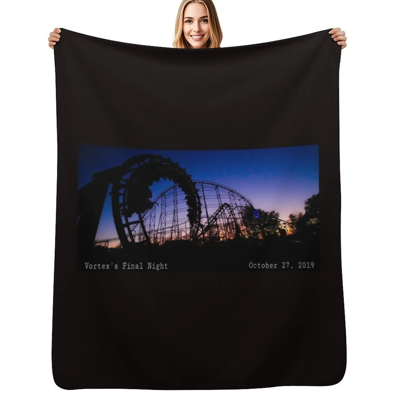 Плед Vortex's Final Night - Kings Island: теплый, плюшевый, мягкий плед для гостиной
Плед Vortex's Final Night - Kings Island: теплый, плюшевый, мягкий плед для гостиной