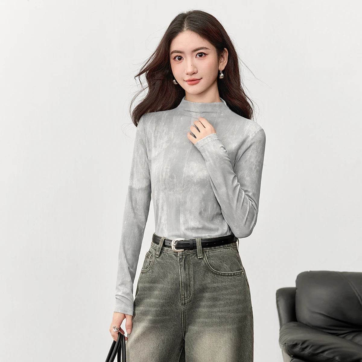 SENTUBILA Women's Pollover Sweater Long Sleeve Shirt 2026 Autumn Soft Skin-Friendly Slim Gray Knit Basic Blouse 153SG2851
SENTUBILA Women's Pollover Sweater Long Sleeve Shirt 2026 Autumn Soft Skin-Friendly Slim Gray Knit Basic Blouse 153SG2851