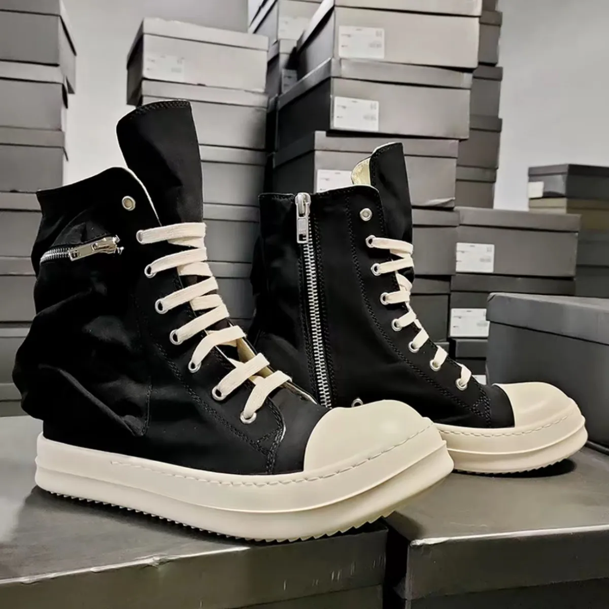 Men Casual Shoes Pockets Zipper Male Black Canvas High Top Shoe Ro Skateboard Dance Sneakers Women Luxury Hip Pop Ankle Boots
Men Casual Shoes Pockets Zipper Male Black Canvas High Top Shoe Ro Skateboard Dance Sneakers Women Luxury Hip Pop Ankle Boots