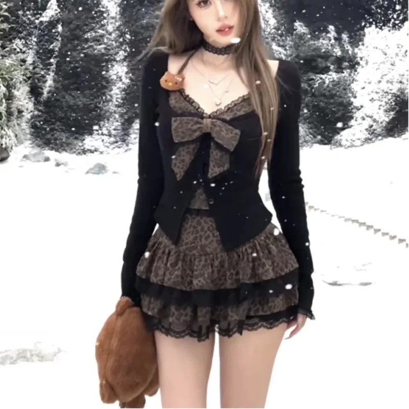 Французский винтажный сексуальный костюм с леопардовым принтом, женские искусственные топы из двух предметов + кружевная юбка-тортик, комплект японских комплектов с бантом Y2k, осень-зима
Французский винтажный сексуальный костюм с леопардовым принтом, женские искусственные топы из двух предметов + кружевная юбка-тортик, комплект японских комплектов с бантом Y2k, осень-зима