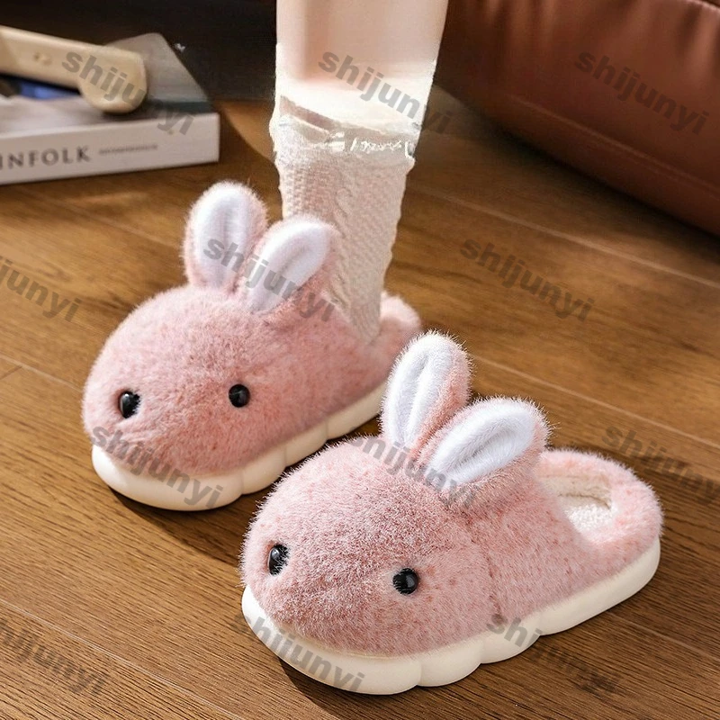 Милые женские тапочки с кроликом, зима 2024, новая модная домашняя обувь, детские тапочки, теплая плюшевая обувь на меху для девочек, хлопковая обувь
Милые женские тапочки с кроликом, зима 2024, новая модная домашняя обувь, детские тапочки, теплая плюшевая обувь на меху для девочек, хлопковая обувь